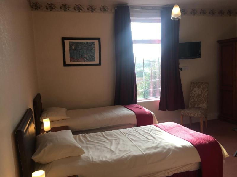 Twin Room image 2