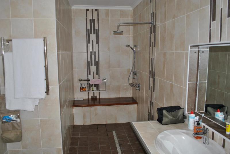 King Room - Disability Access image 2