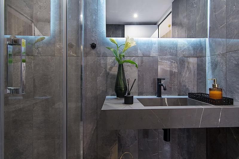 Deluxe Apartment image 3