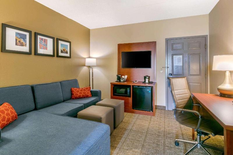 King Suite with Sofa Bed - Accessible/Non-Smoking image 2