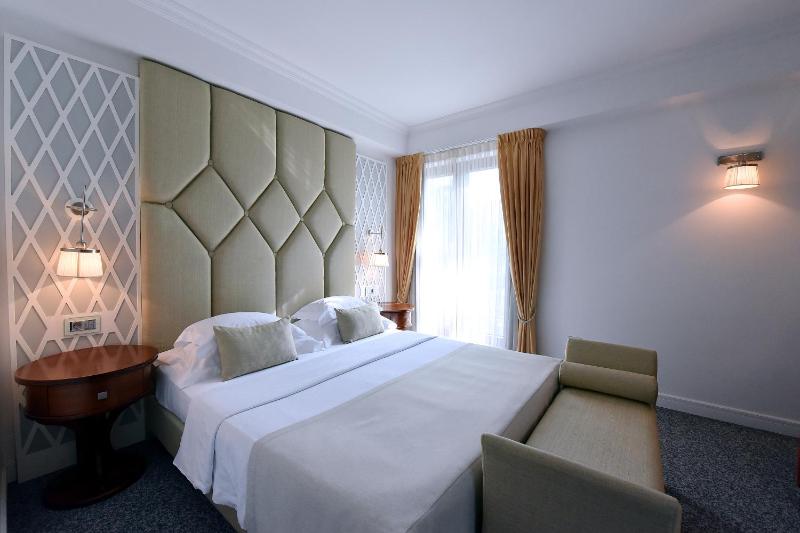 Superior Double Room image 1