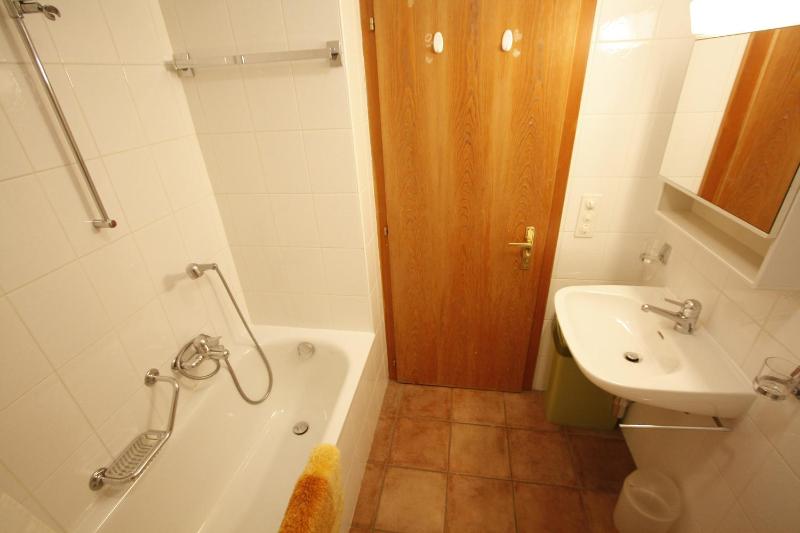Three-Bedroom Apartment / 7 image 4