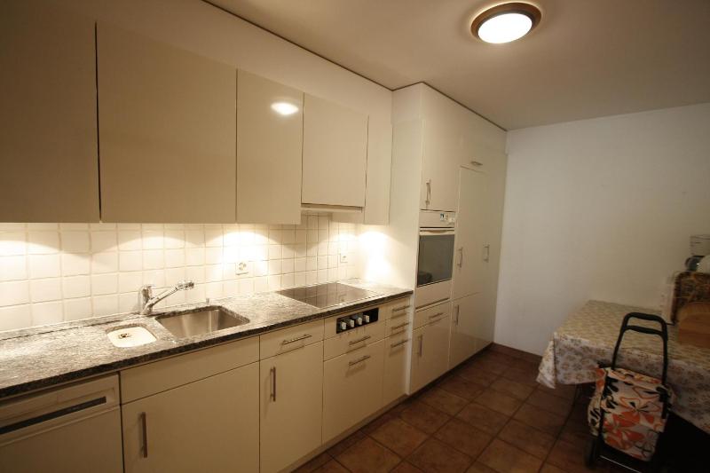 Three-Bedroom Apartment / 7 image 2