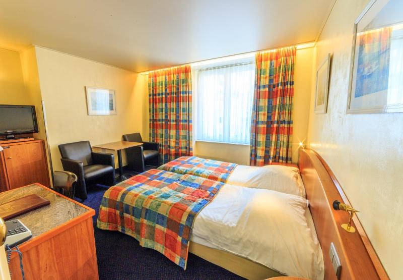 Deluxe Double Room image 4