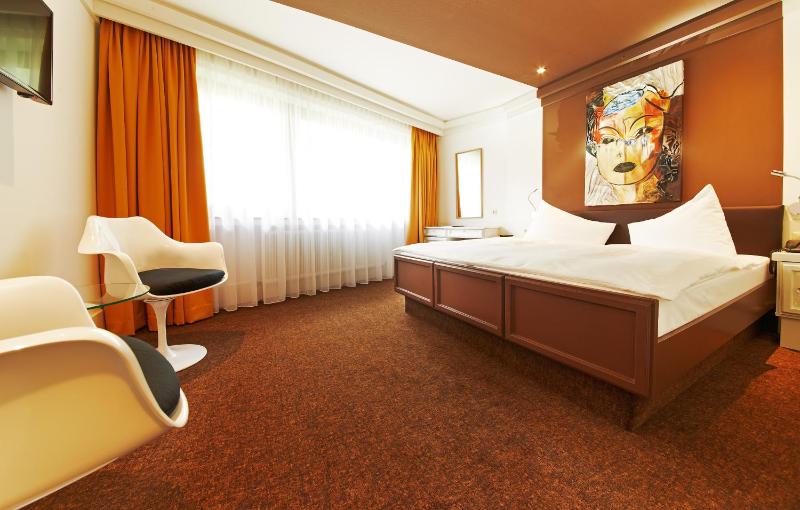 Standard Double Room image 4