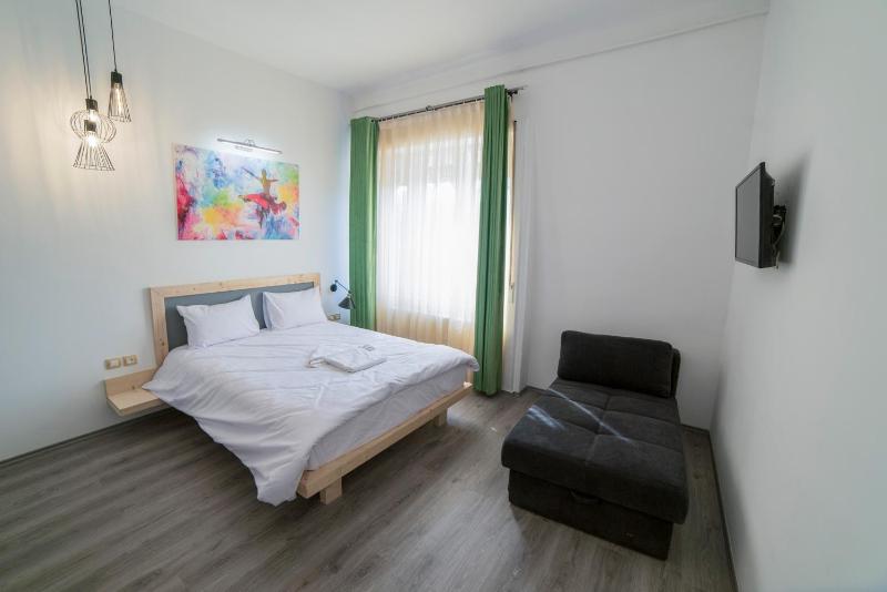 Studio Apartment image 3