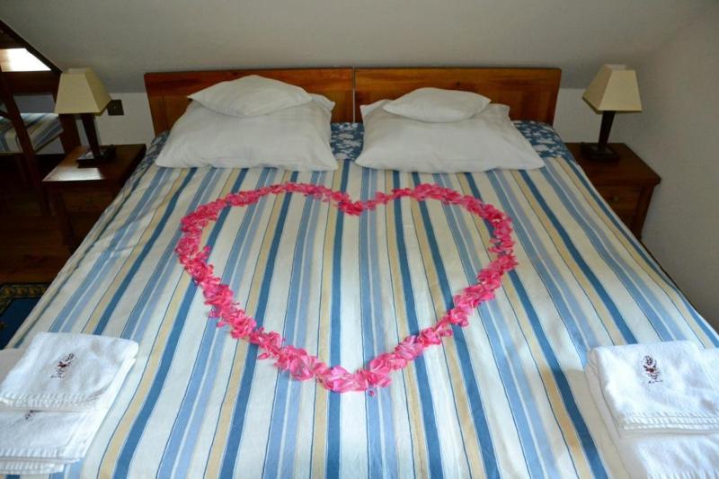 Deluxe Double or Twin Room image 3