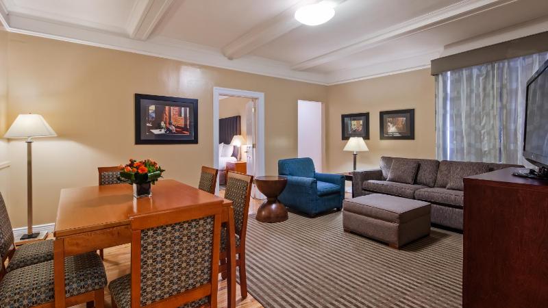 Apartment with One King and One Queen Bed image 3