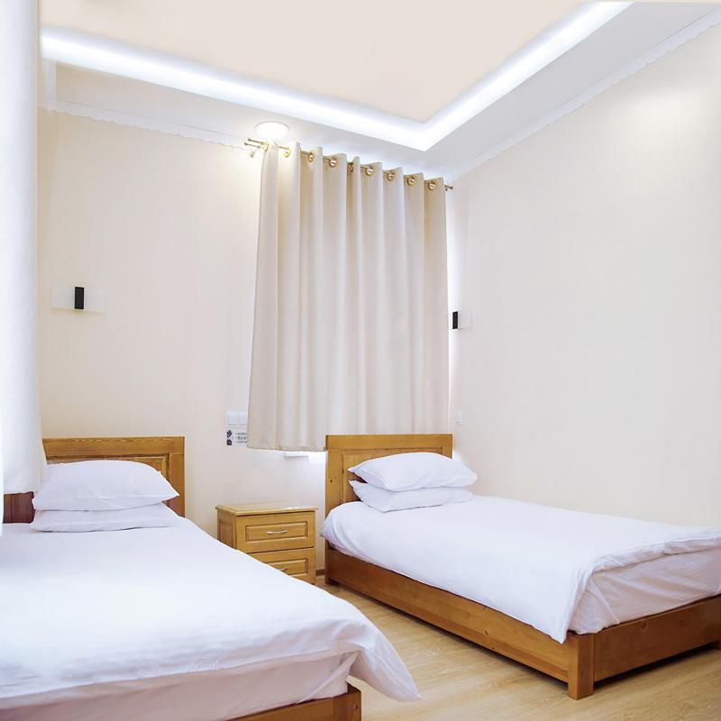Twin Room with Private Bathroom image 1