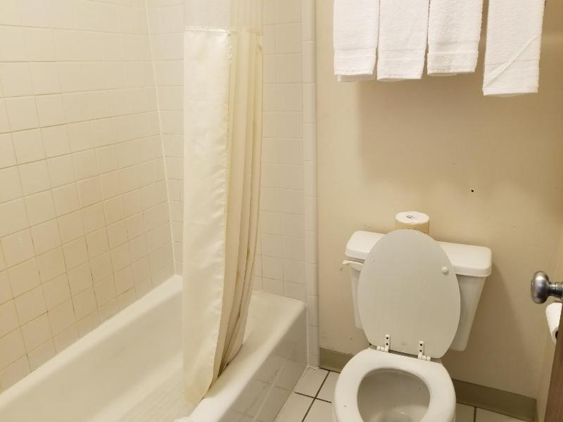 TravelStar Inn & Suites - image 12