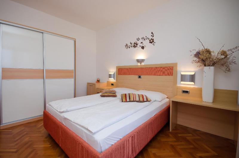 One-Bedroom apartment Standard image 3