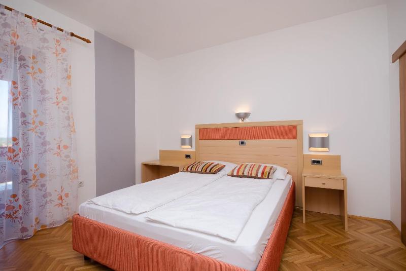 Apartments Mirjana B - image 45