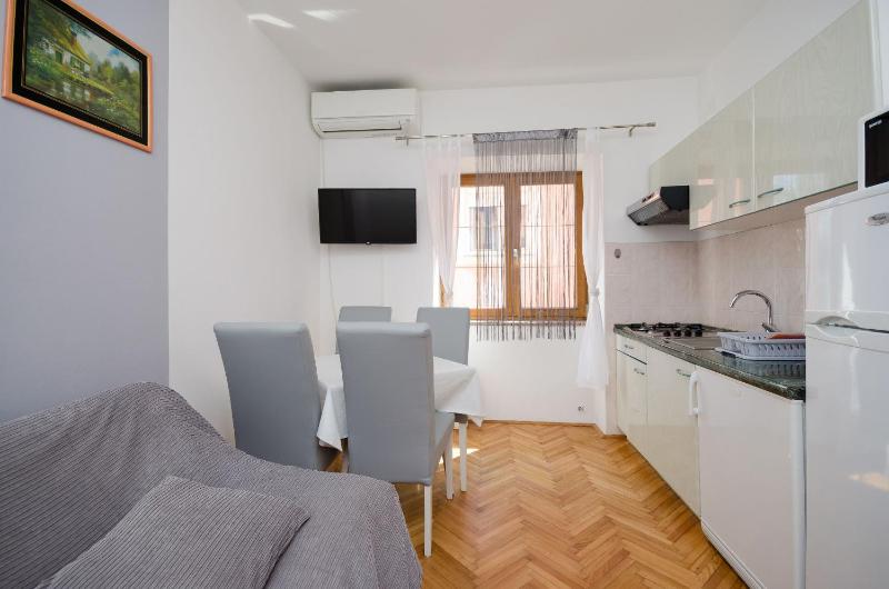 Apartments Mirjana B - image 22