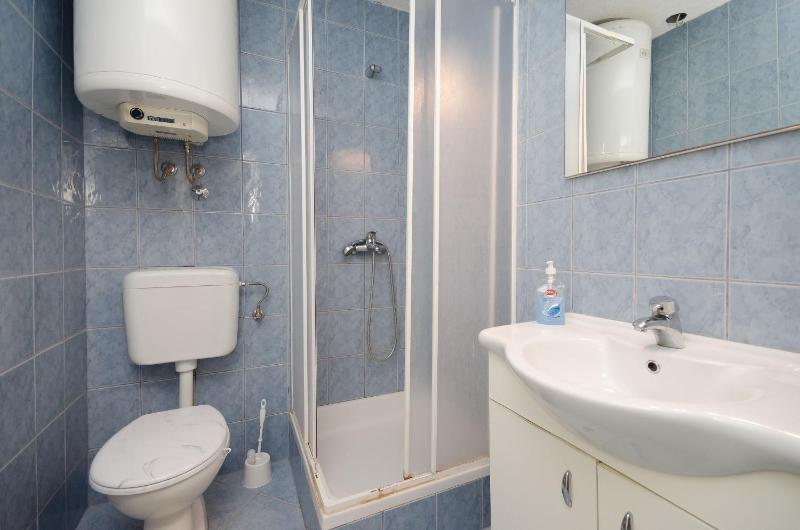One-Bedroom Apartment image 4