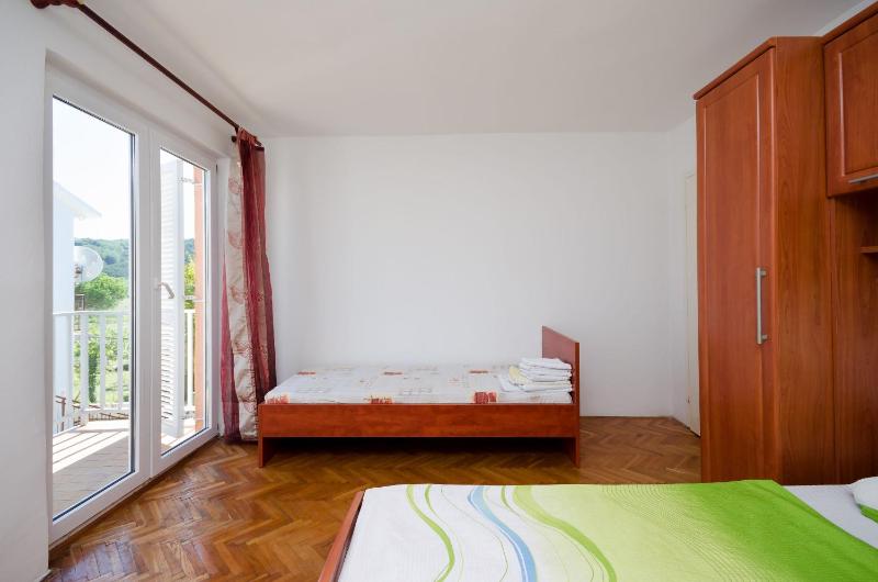 One-Bedroom Apartment image 2