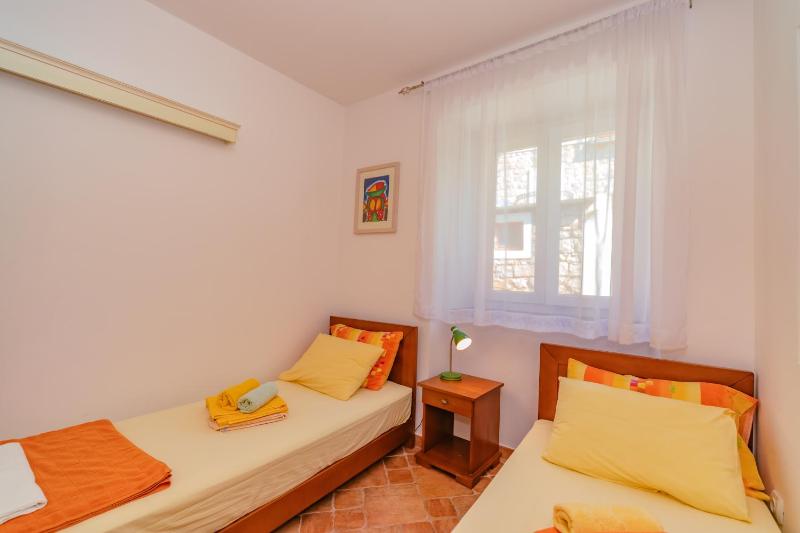 One-Bedroom Apartment Traste image 2