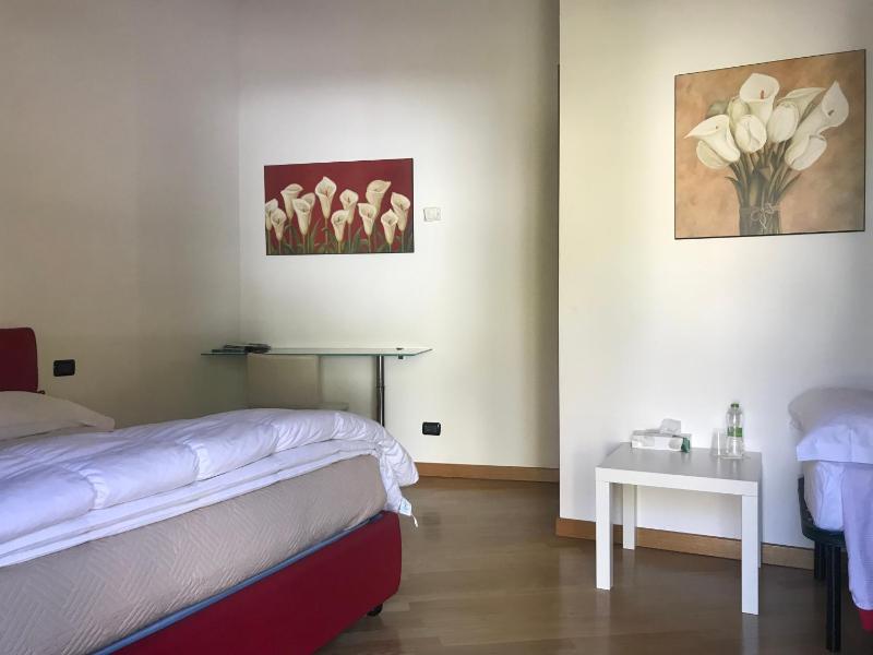 Double Room image 2