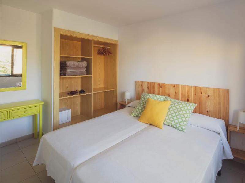One-Bedroom Apartment image 4
