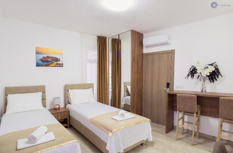 Studio Apartment image 4