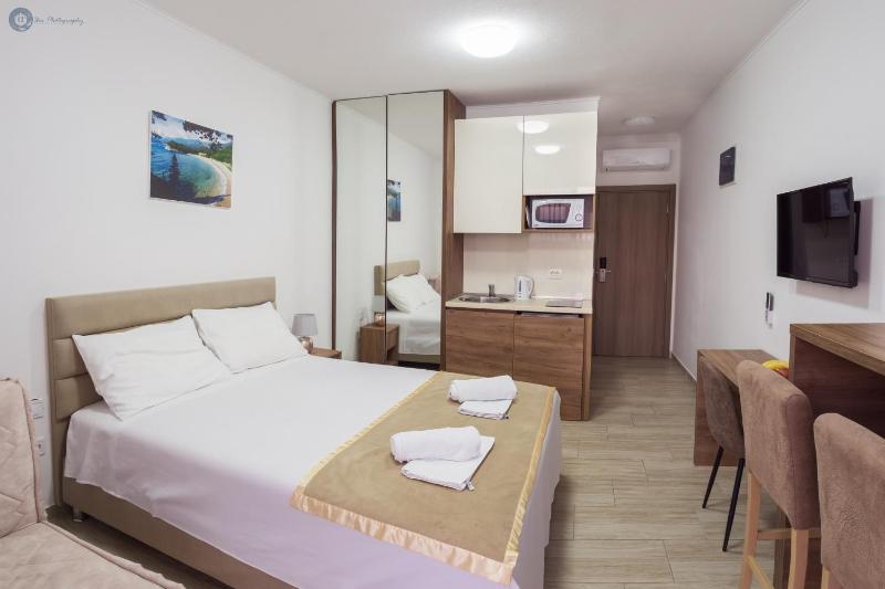 Studio Apartment image 3