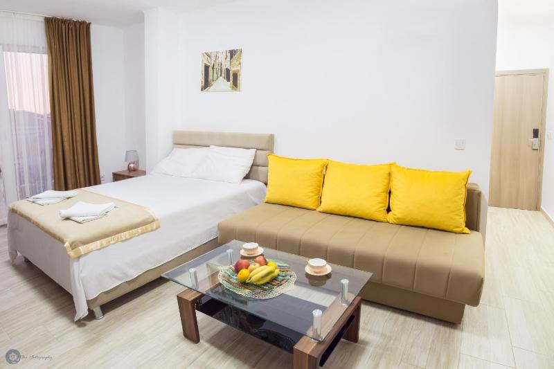 Studio Apartment image 3