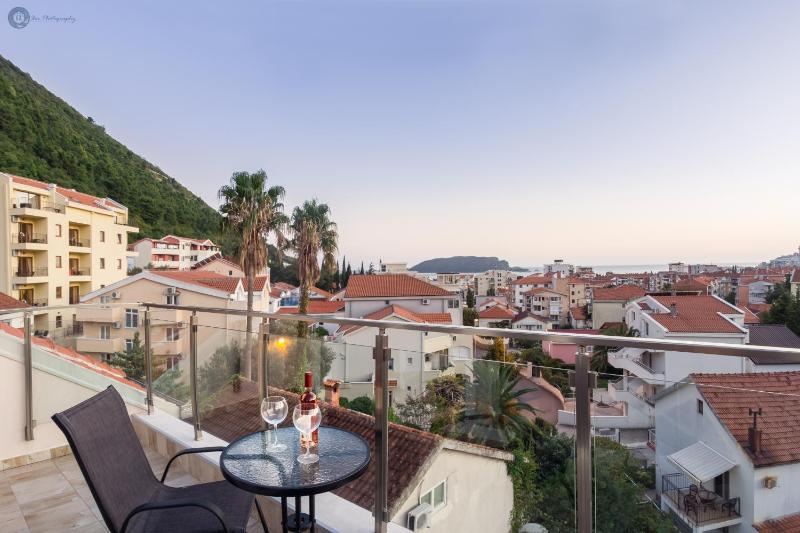 Apartment with Sea View image 3