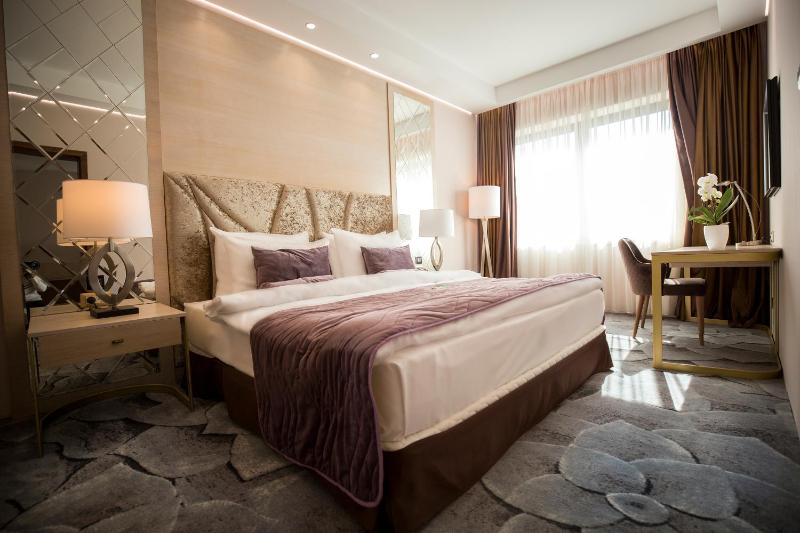 Superior King Suite image 1