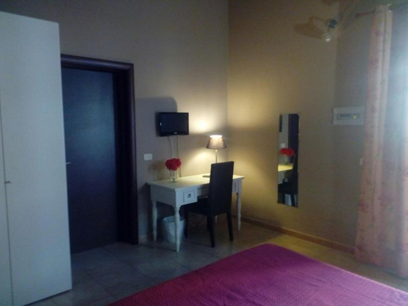 Classic Double Room image 3