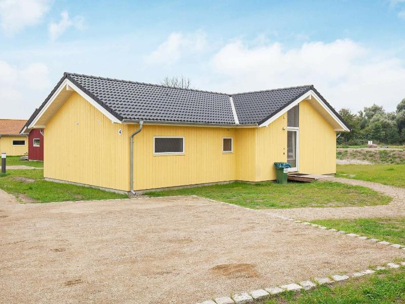 Four-Bedroom Holiday Home image 1