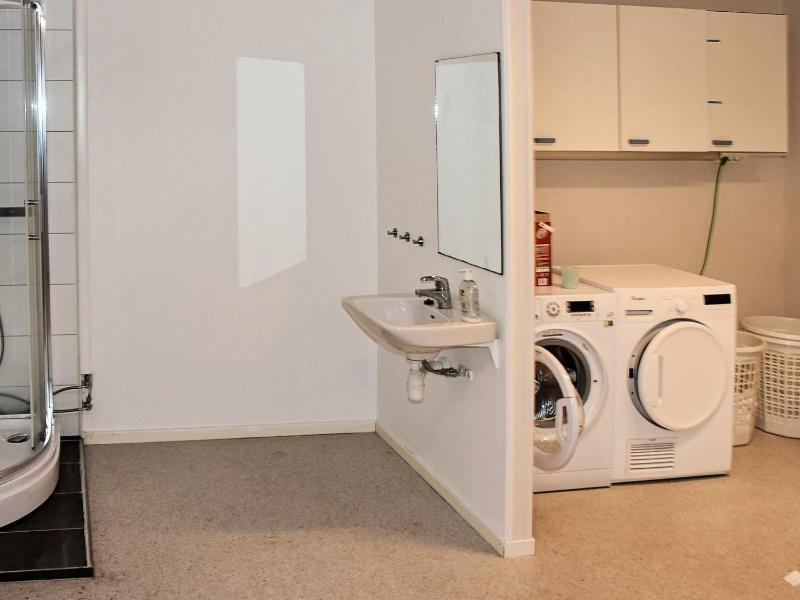 Six-Bedroom Holiday Home image 1