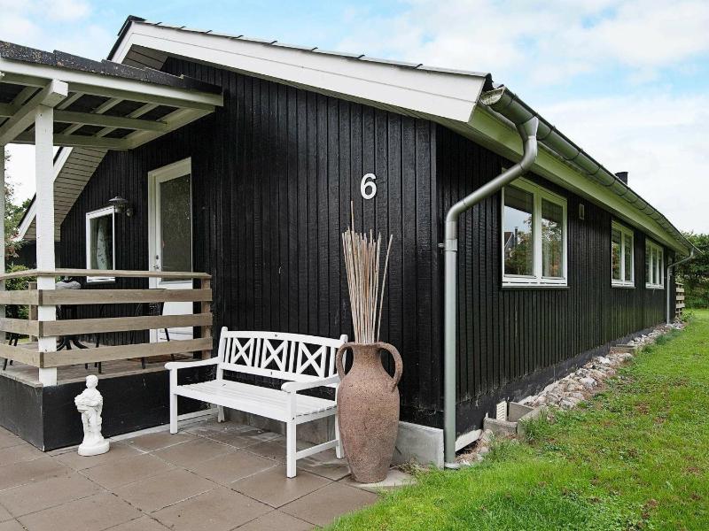 Three-Bedroom Holiday Home  image 4