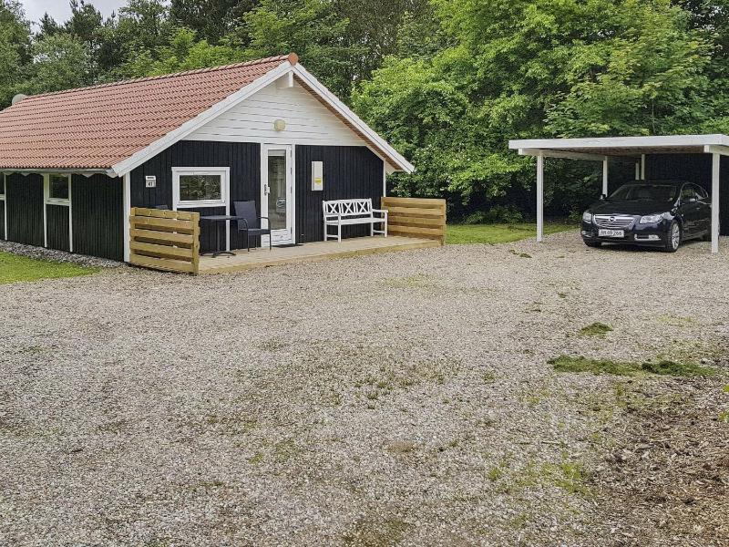 Three-Bedroom Holiday Home  image 3