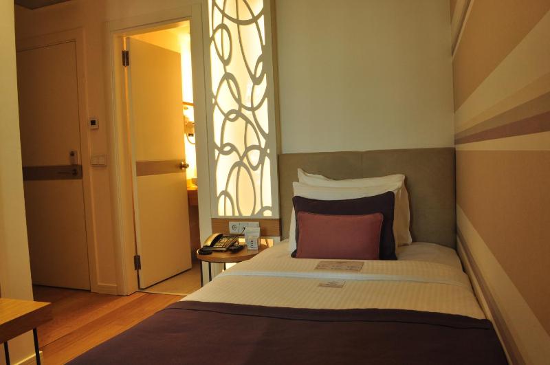 Economy Single Room image 3
