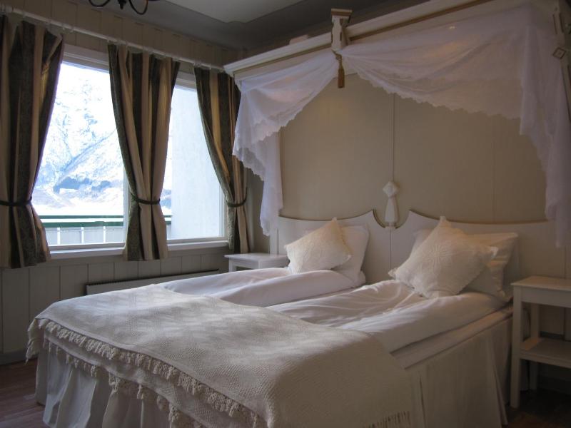 Double or Twin Room with Balcony image 2