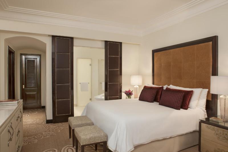 King Suite with City View image 2