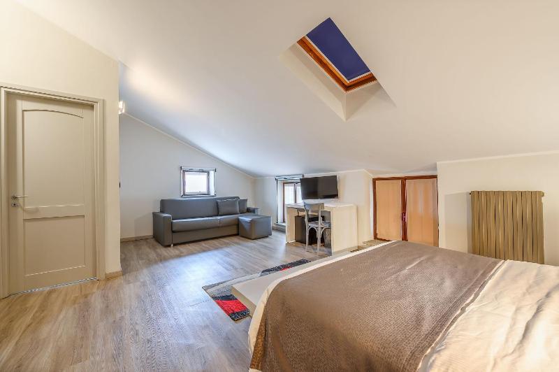 Comfort Triple Room image 3