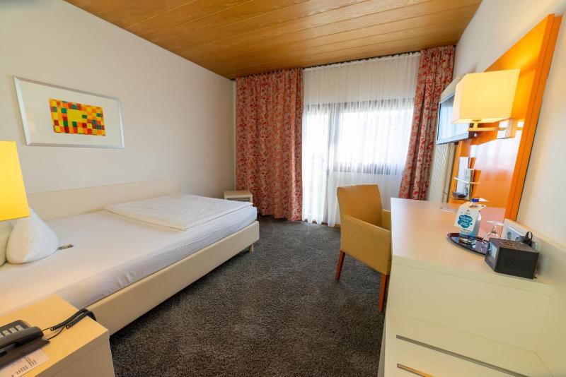 Standard Single Room image 3