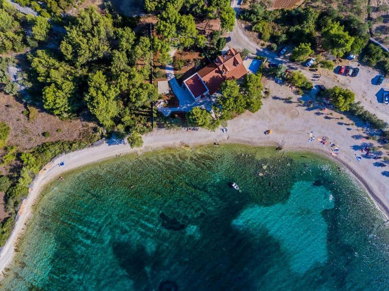 Deluxe Villa Sirena on the beach with Pool - image 16