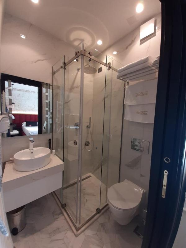 Double Room with Sea View image 3