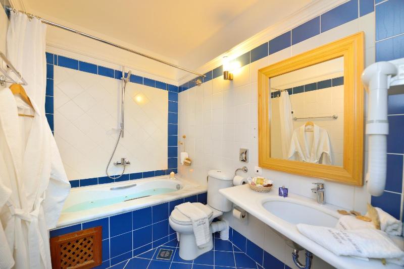 Luxury Apartment - Split Level with Hot Tub image 1