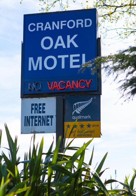 Cranford Oak Motel - image 28