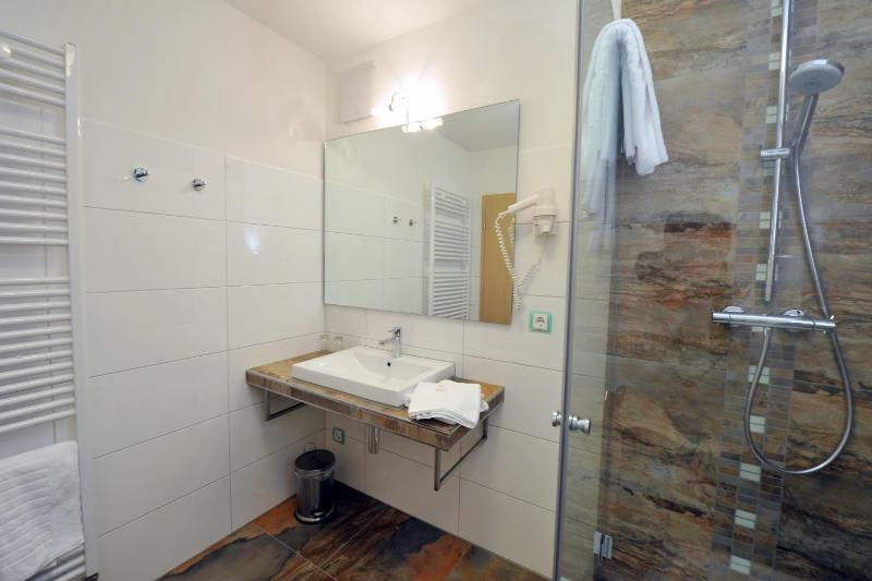 Triple Room with Garden View image 4