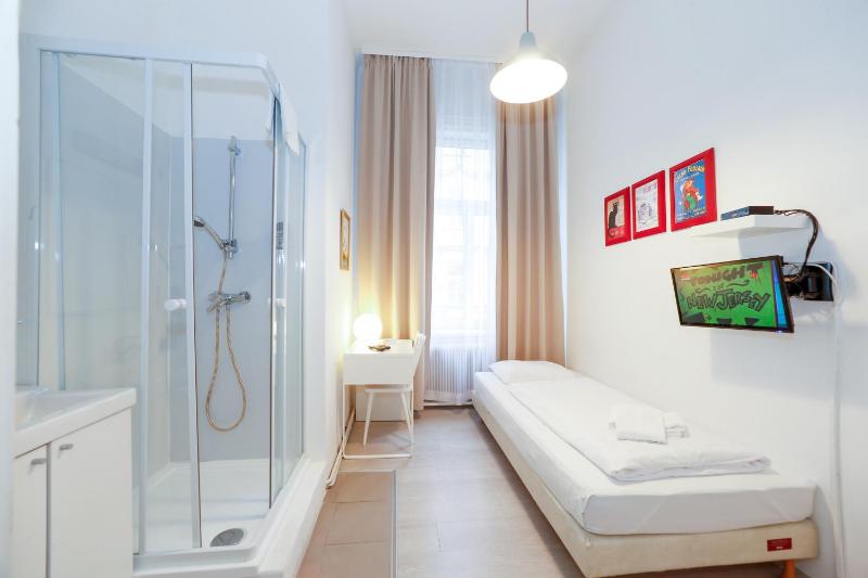 Single Room with Shower image 1