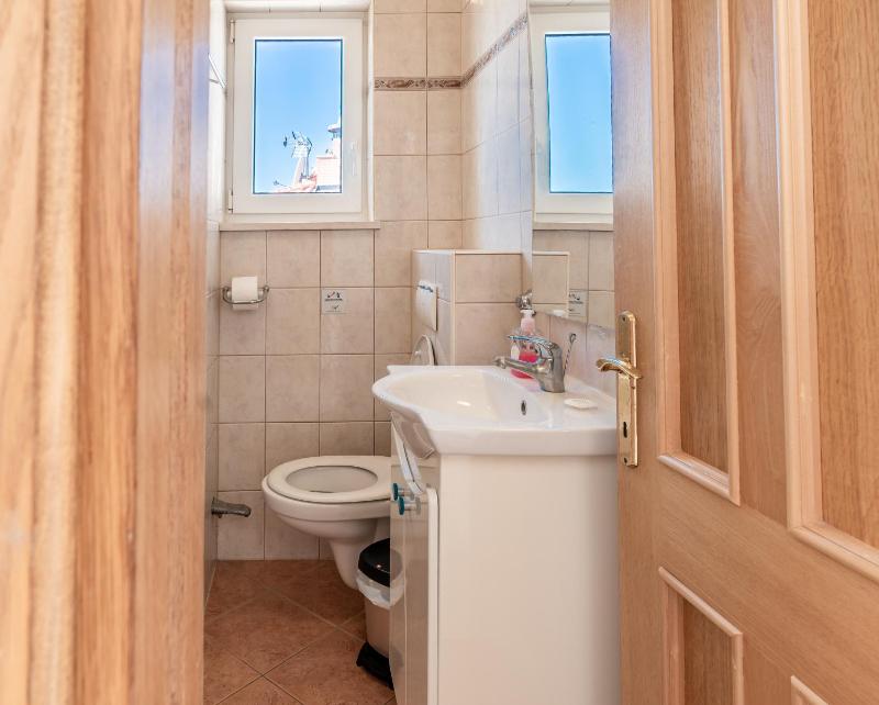 Small Double Room image 3