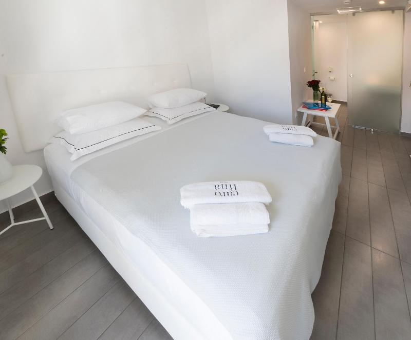 Deluxe Comfort Double or Twin Room image 2