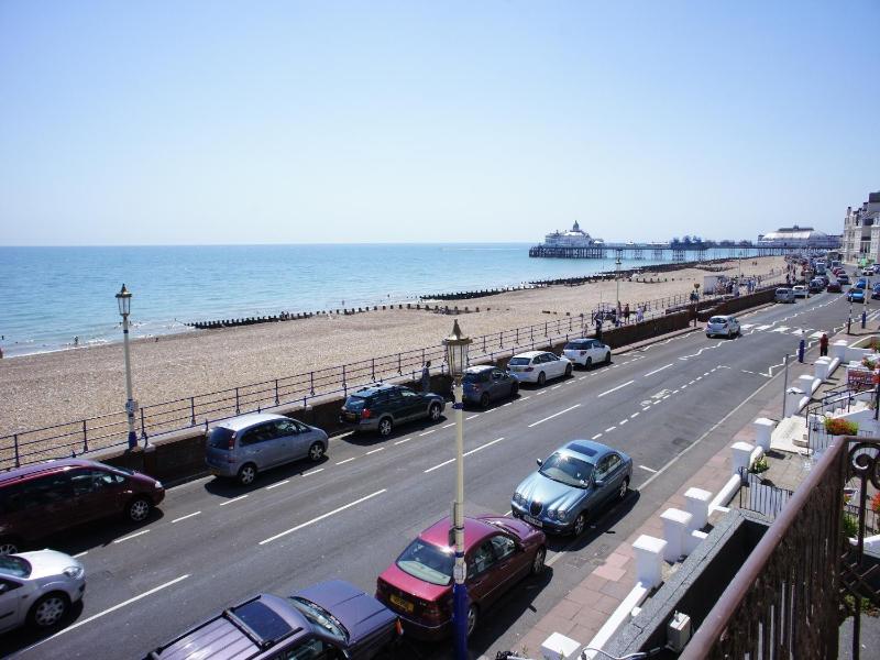 Luxury Suite image 2