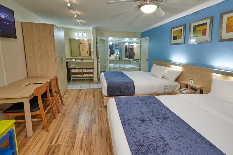Superior 2 Queen Beds with Jetted Tub image 4