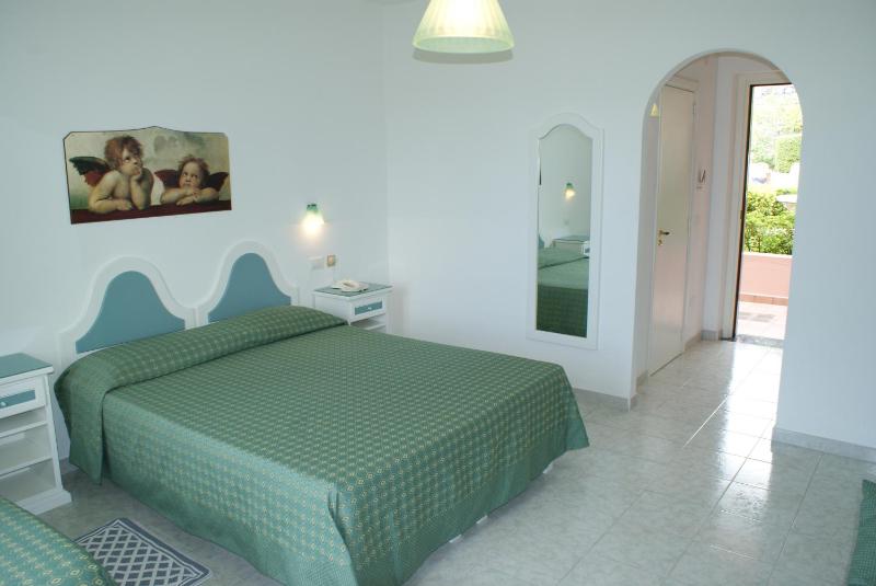 Standard Triple Room image 3