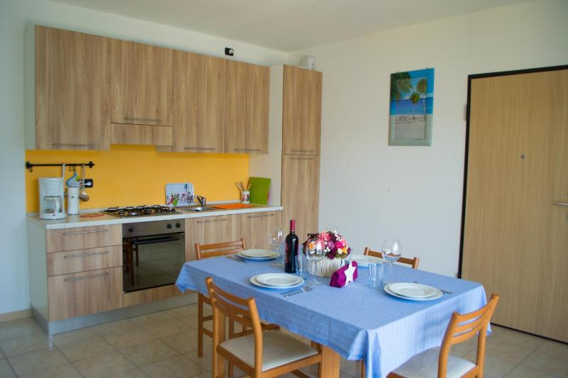One-Bedroom Apartment with Lake View image 3