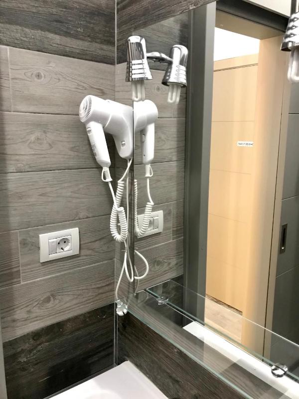 Double Room with Private Bathroom image 2